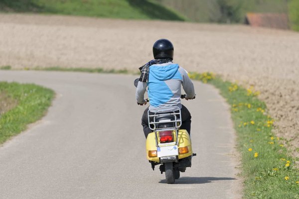 Quels sont les caractéristiques et les avantages du scooter Vespa 125 ?