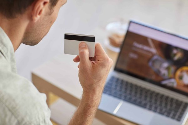 Comment vérifier la légitimité d'un site de paiement de carte grise avant d'effectuer une transaction ?