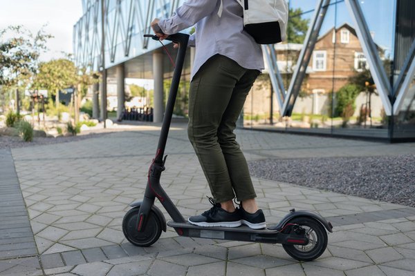 Quelles sont les caractéristiques clés des trottinettes électriques 1000 euros ?
