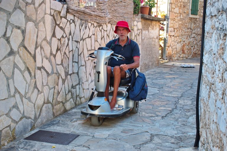 Quand est-il nécessaire d’utiliser un scooter électrique handicapé ?